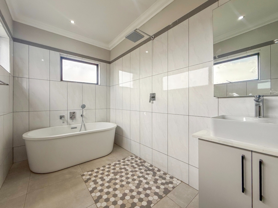 4 Bedroom Property for Sale in Xanadu Eco Park North West